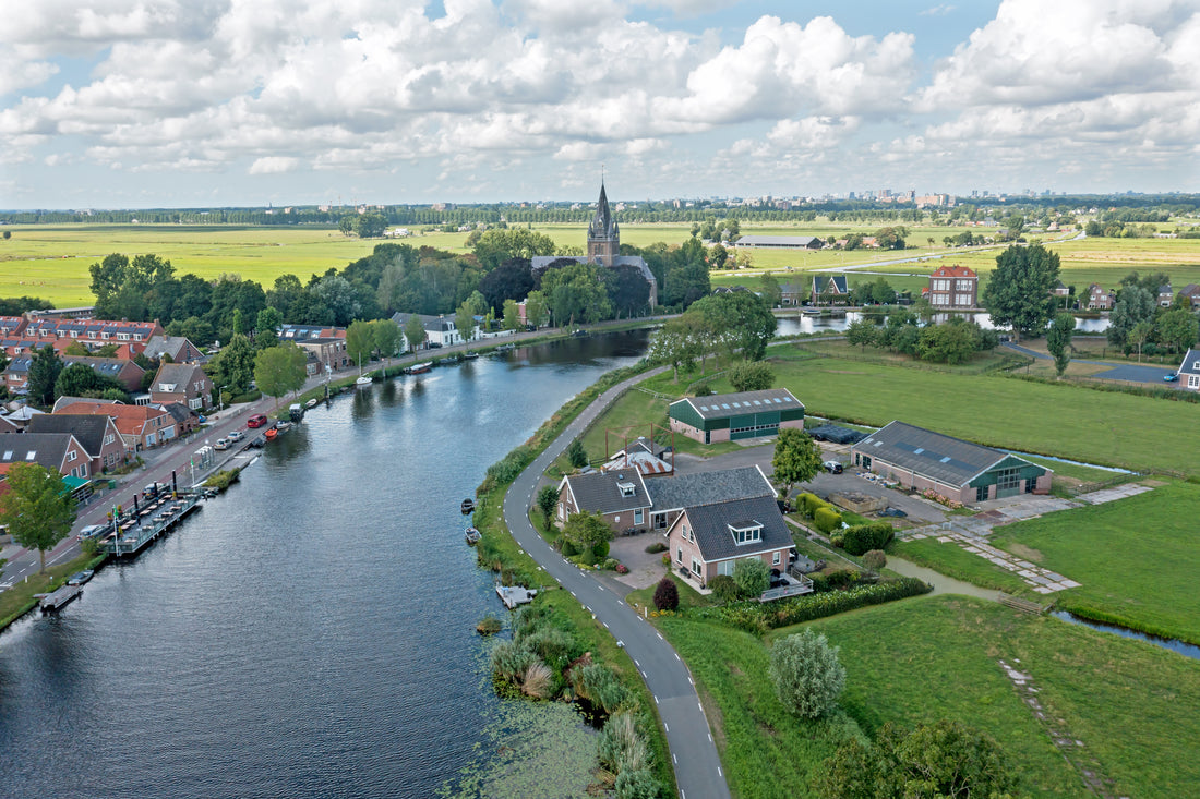 Nes aan de Amstel: A Riverside Retreat for Nature Lovers