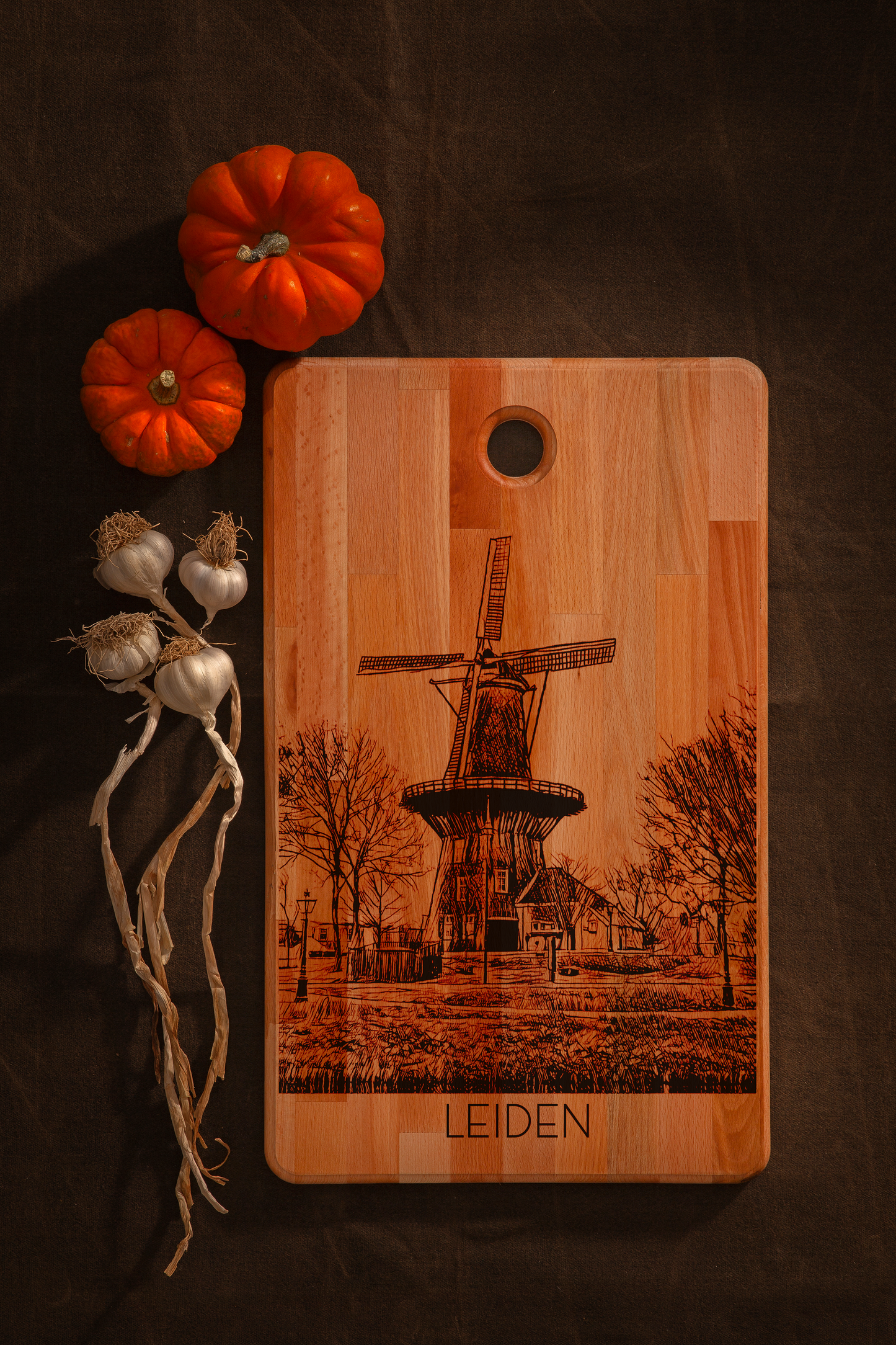 Leiden, Molen De Valk, cutting board, dark modeLeiden, Molen De Valk, cutting board, slicing