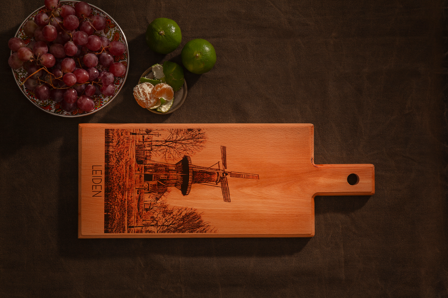 Leiden, Molen De Valk, medium serving board, close-up