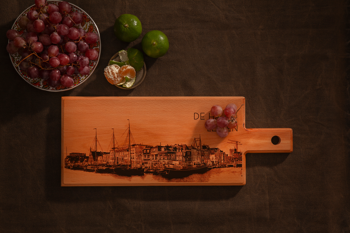 Leiden, De Haven, medium serving board, with grape