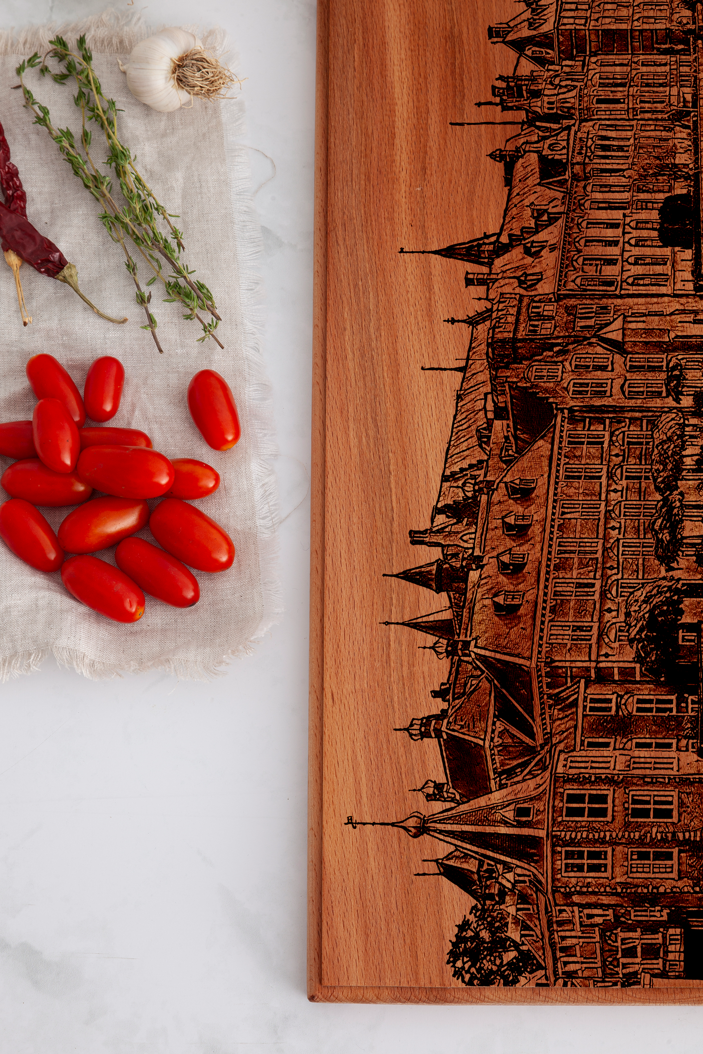 Handmade Den Haag Binnenhof Engraved Large Serving Board - Beech Wood