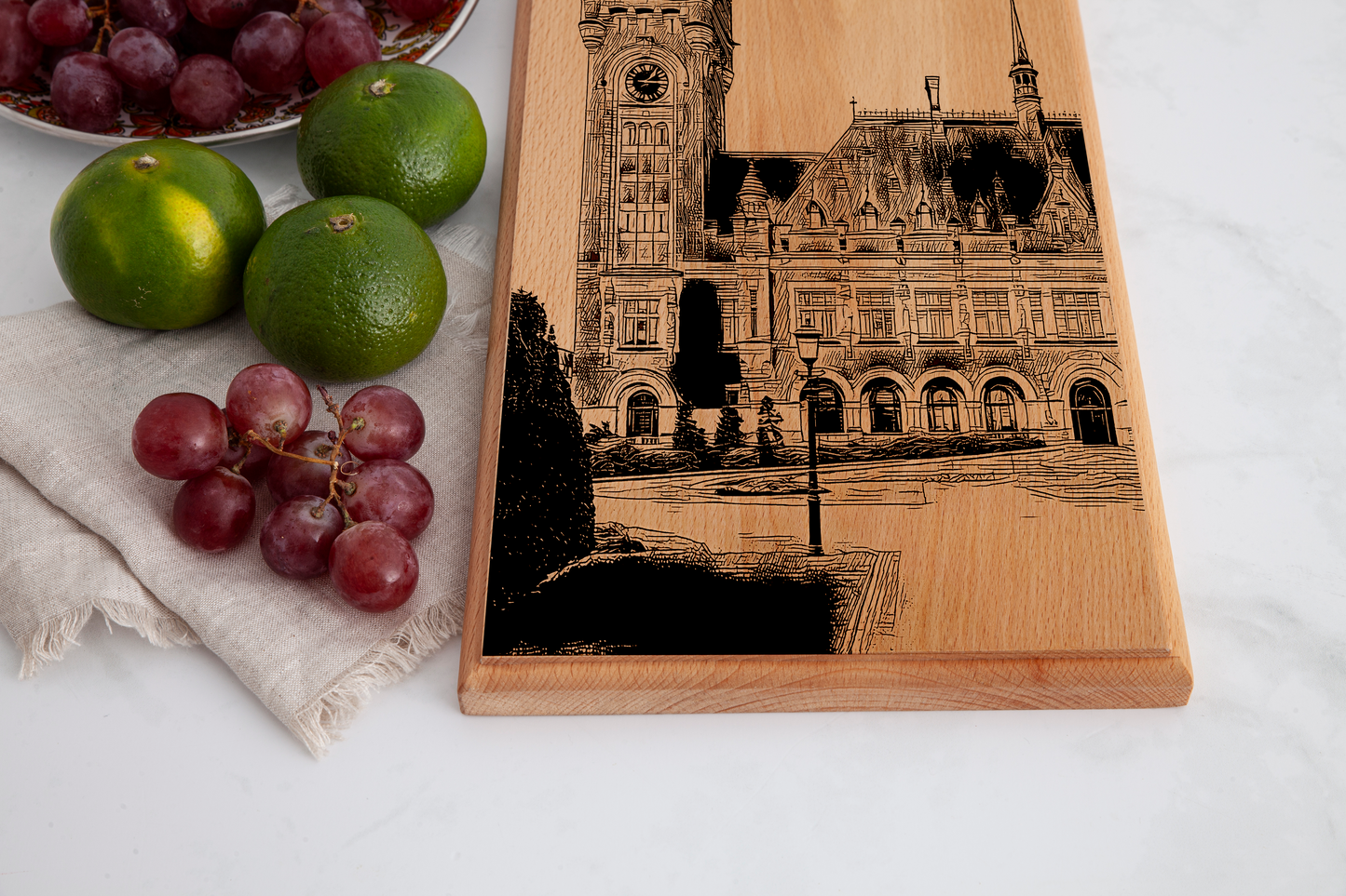 Handmade Den Haag Vredespaleis Engraved Serving Board - Beech Wood