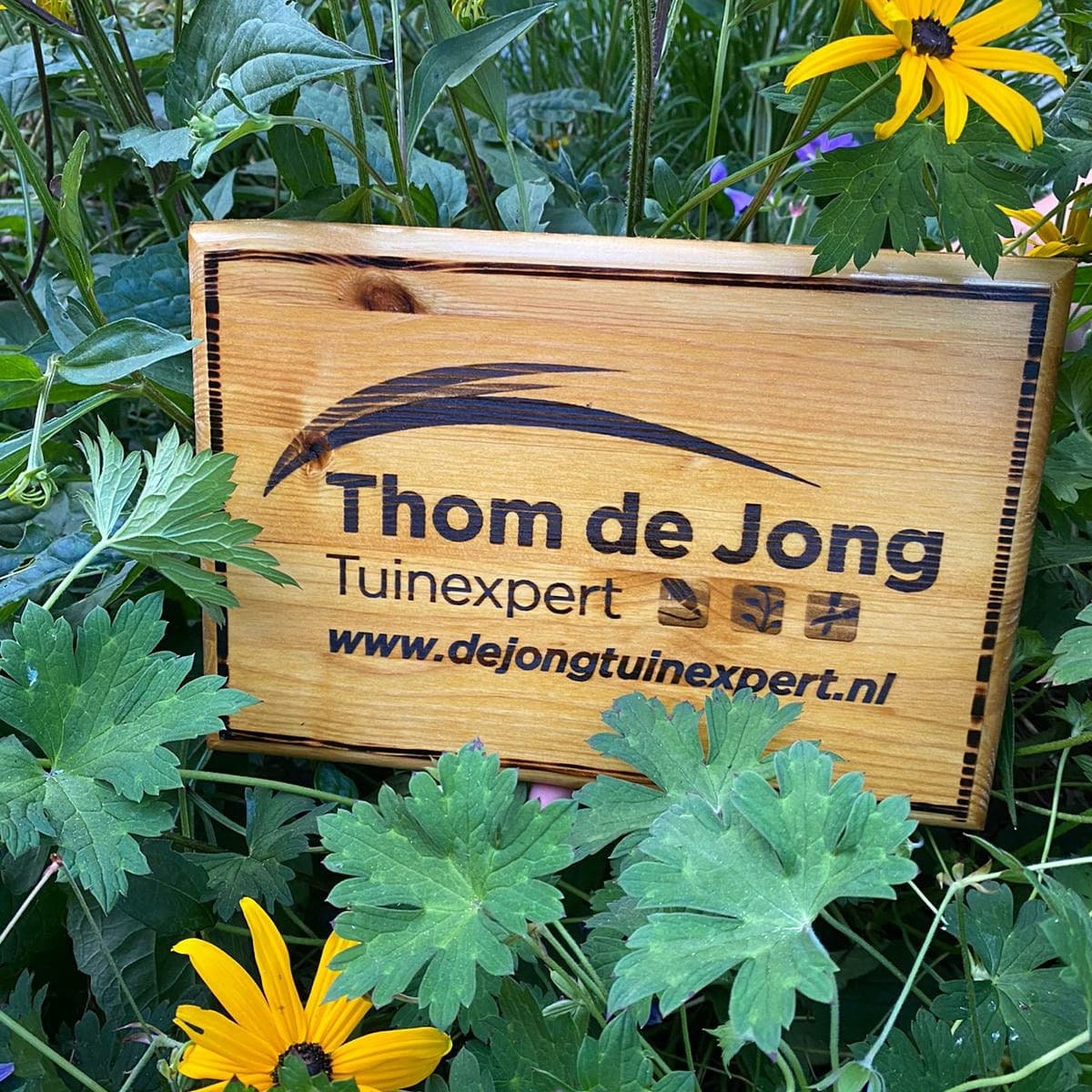 Het houten logobord van uw bedrijf