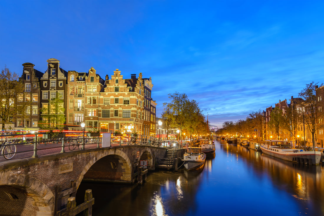 City Lights Extravaganza: Nederland's Nighttime Panorama