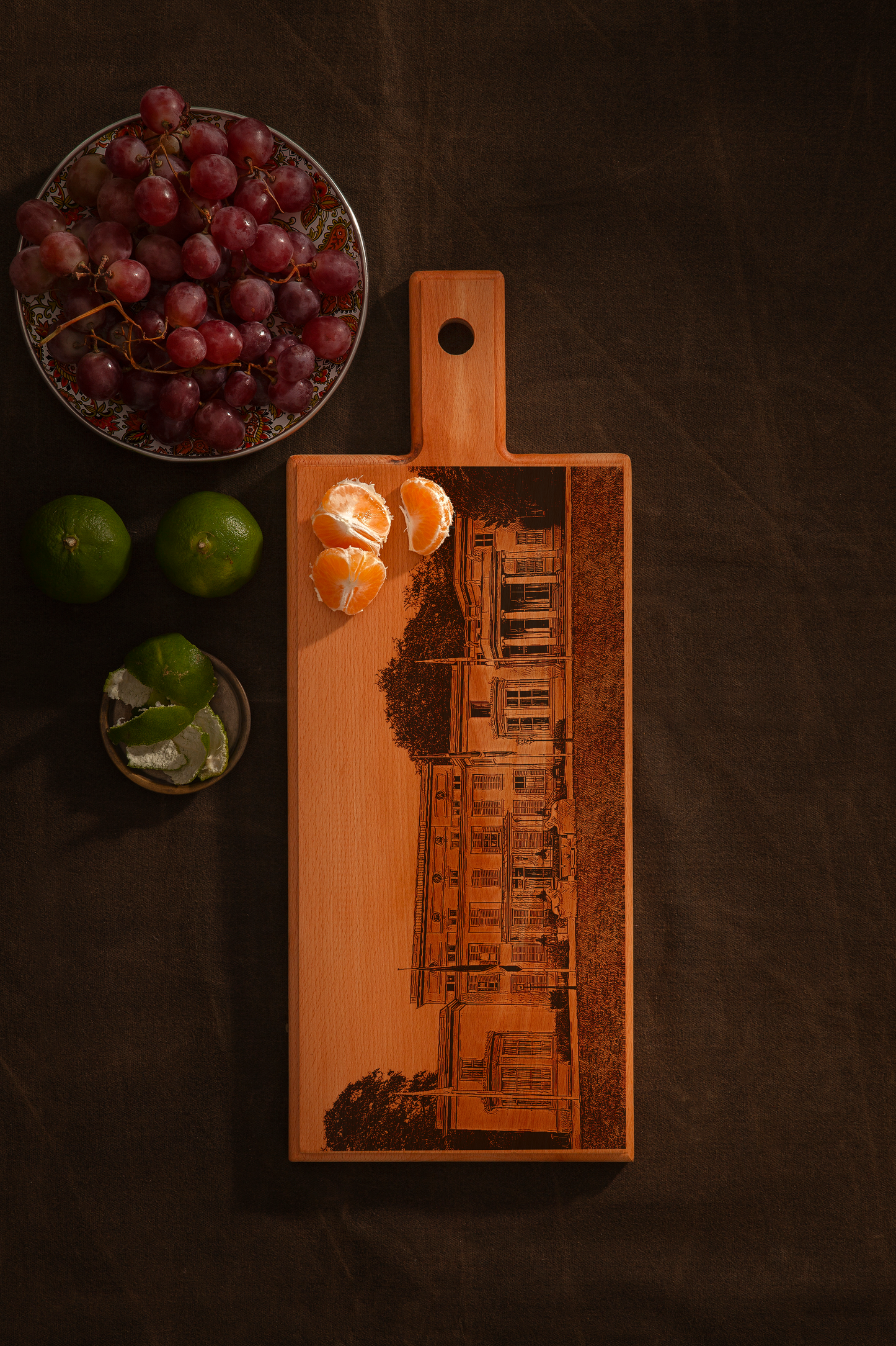 Wassenaar Raadhuis De Paauw Wooden Serving Board – 49 x 17 cm
