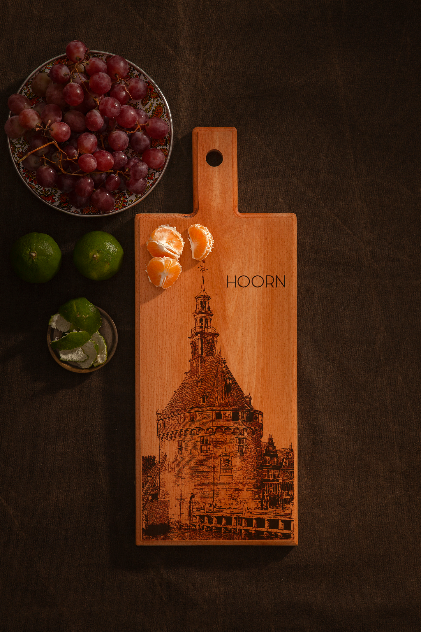 Hoorn – De Hoofdtoren – Wooden Serving Board (49 × 17 cm)