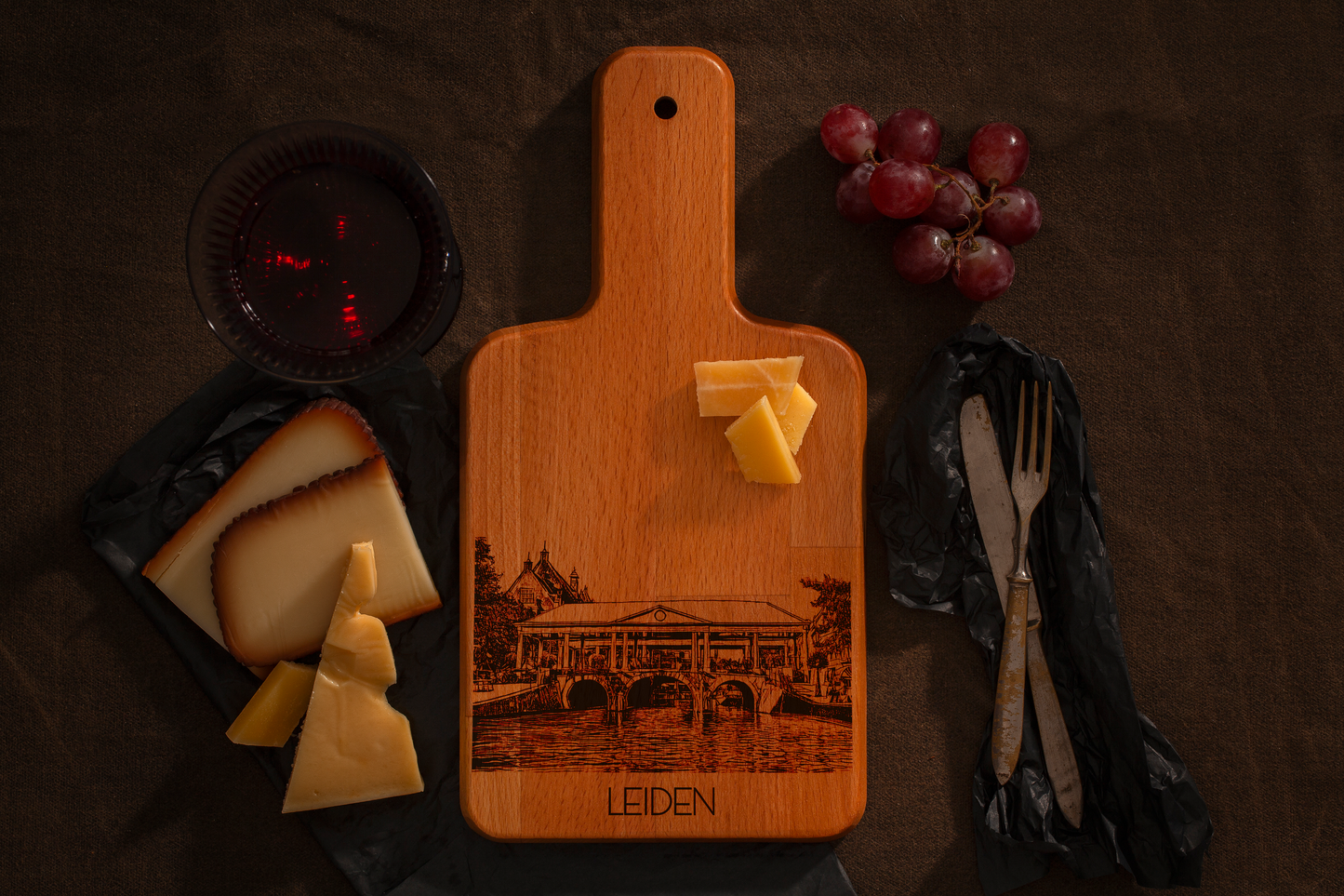 Leiden, Koornbrug, cheese board, with cheese