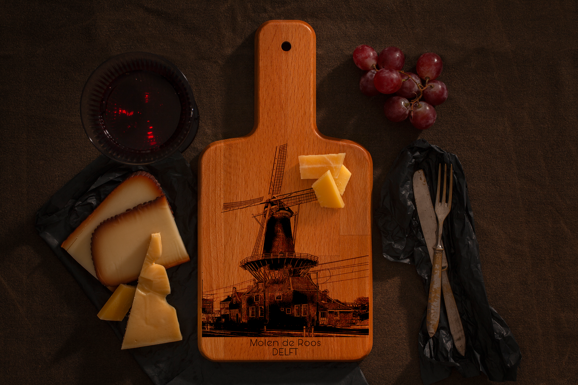 Delft, Molen de Roos, cheese board, with cheese