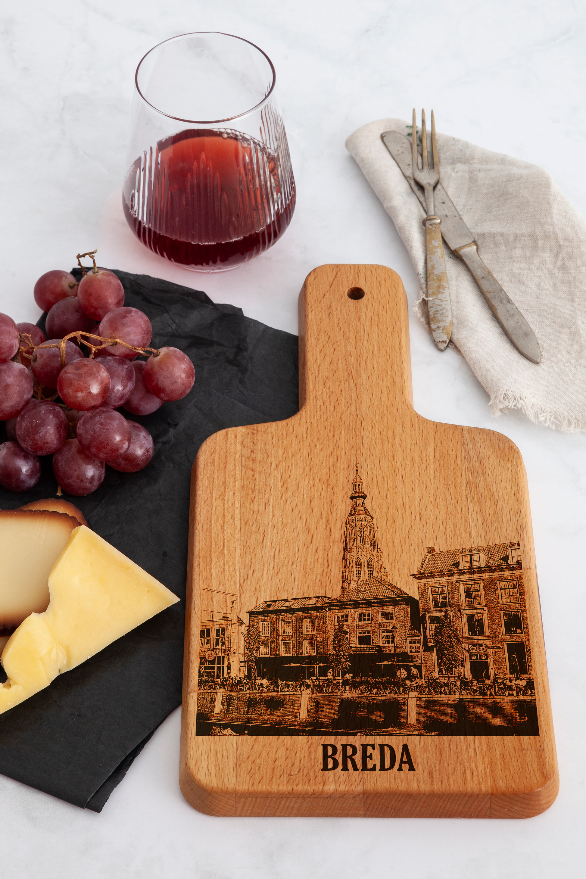Breda, Grote Kerk, cheese board, on countertop