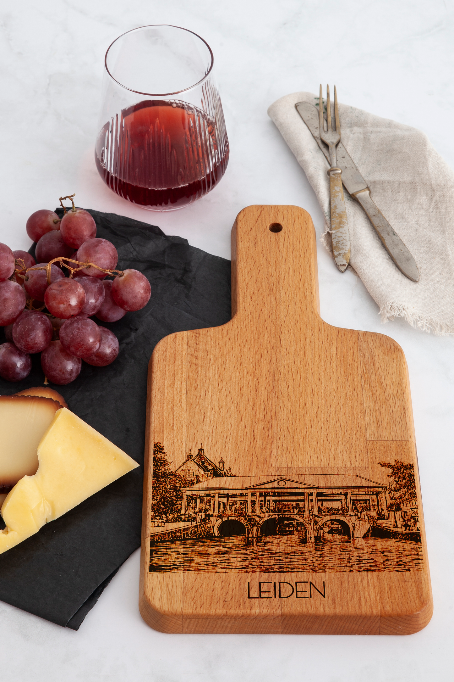 Leiden, Koornbrug, cheese board, on countertop