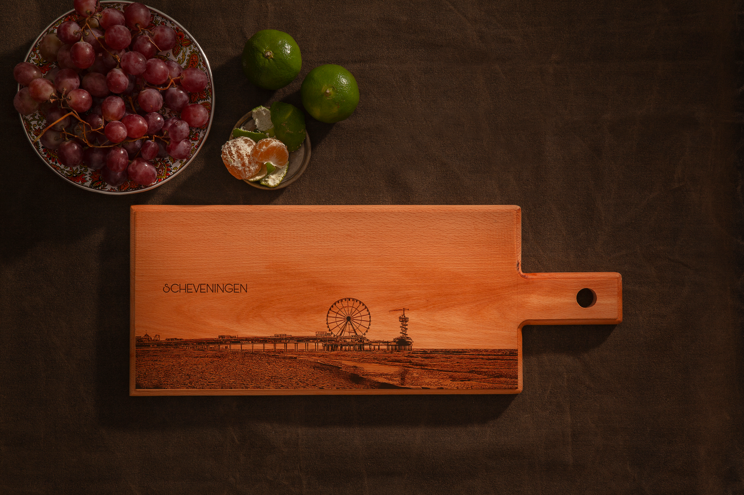 Scheveningen De Pier – Houten Serveerplank (49 × 17 cm)