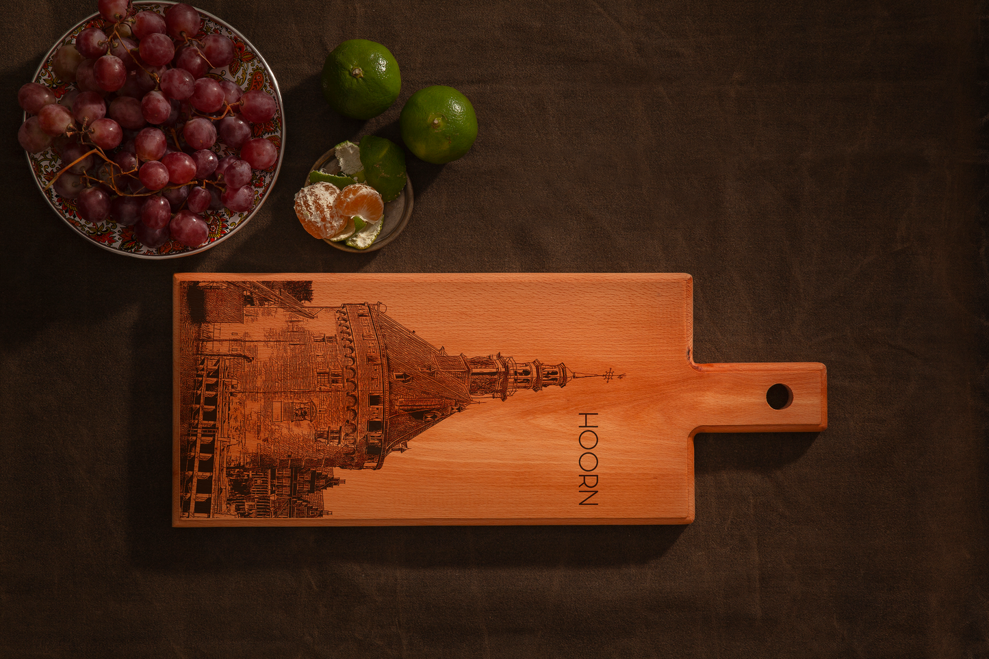 Hoorn – De Hoofdtoren – Wooden Serving Board (49 × 17 cm)