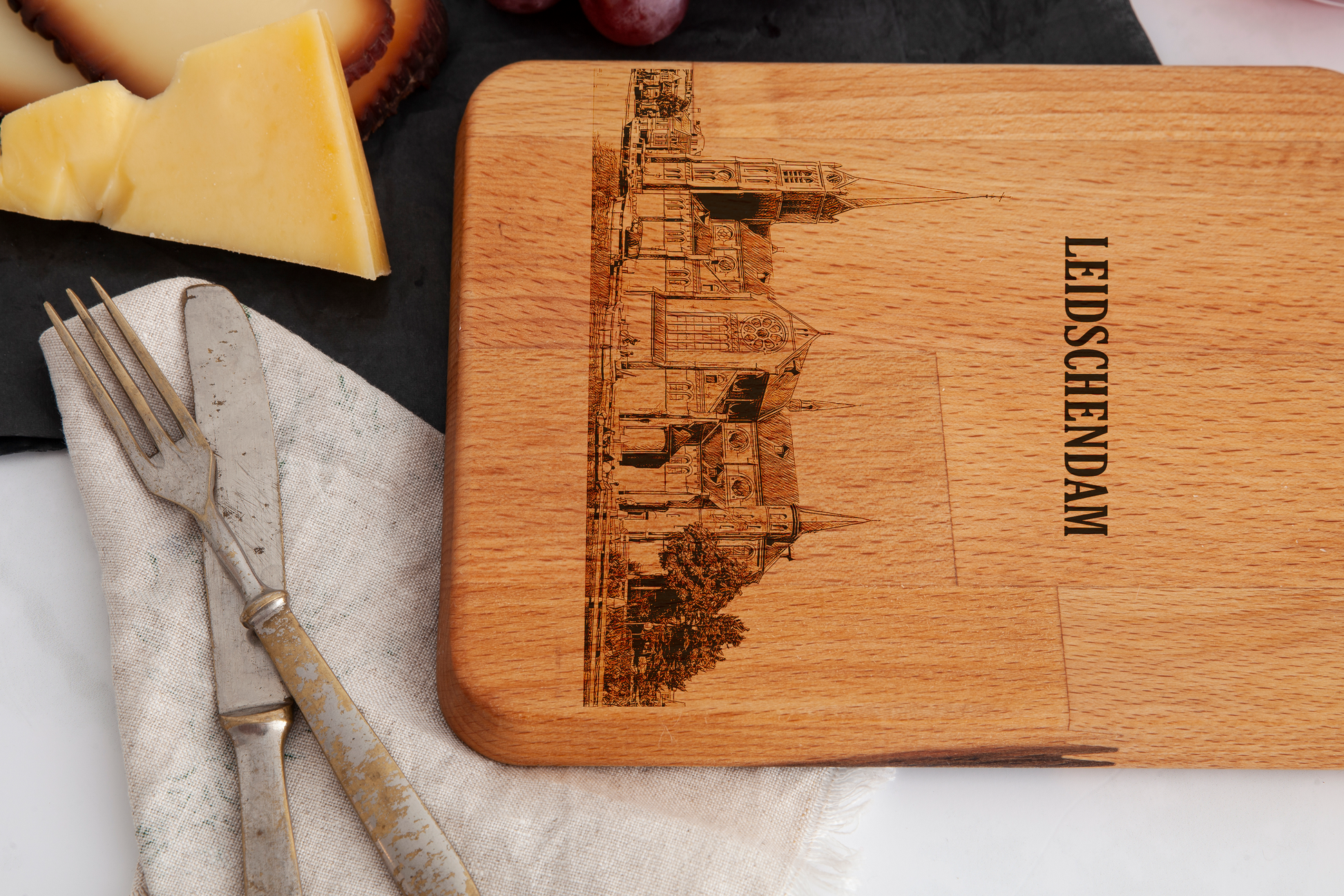 Leidschendam, Petrus en Pauluskerk, cheese board, wood grain