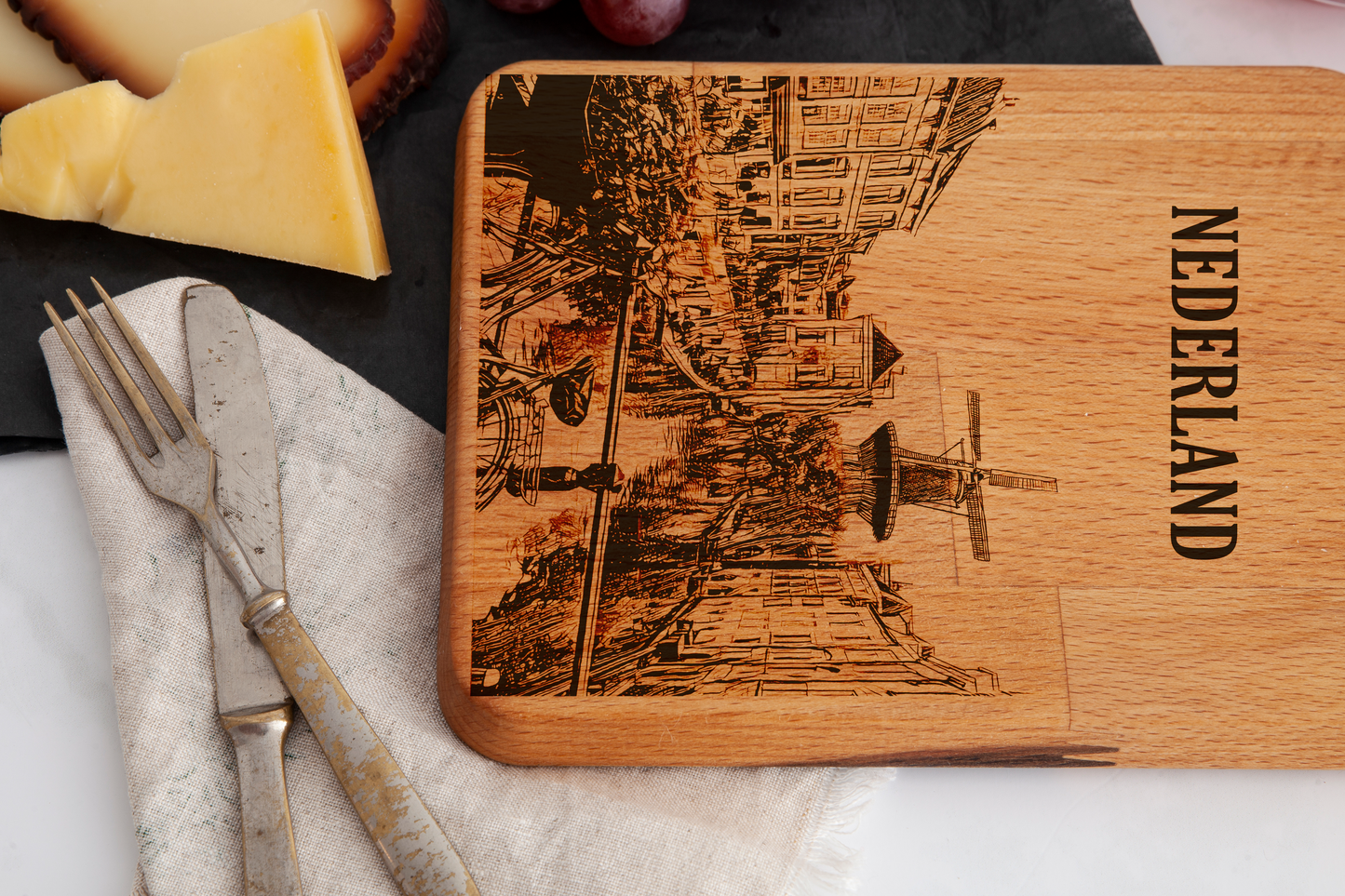 Nederland, City View, cheese board, wood grain