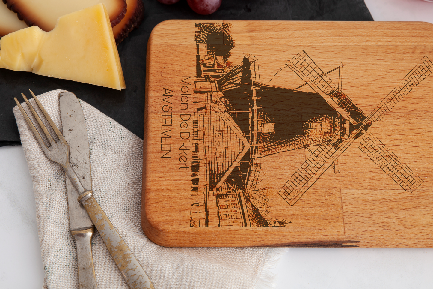Amstelveen, Molen De Dikkert, cheese board, wood grain