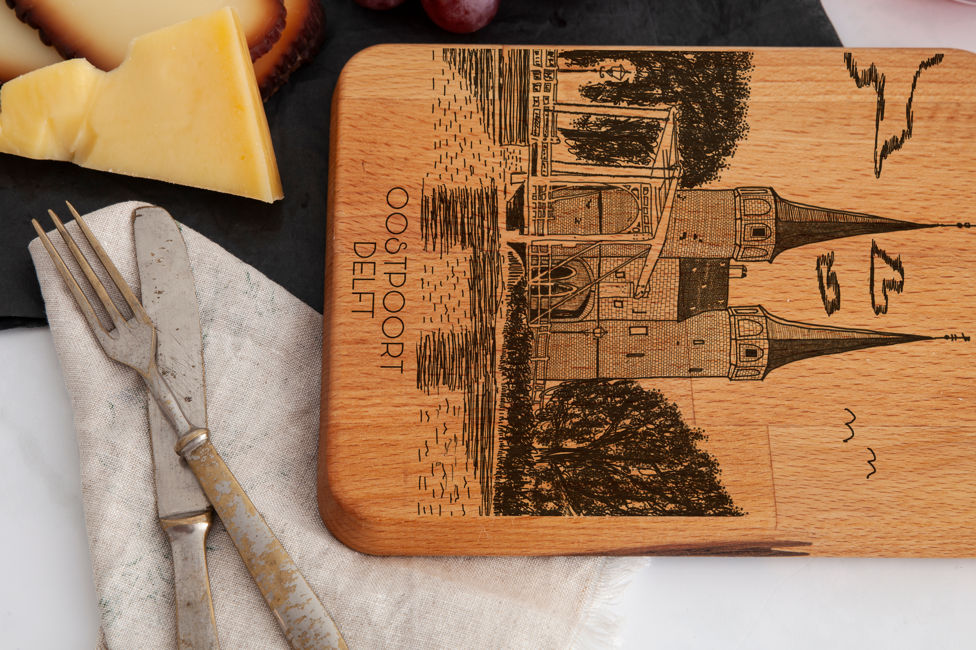 Delft, Oostpoort, cheese board, wood grain