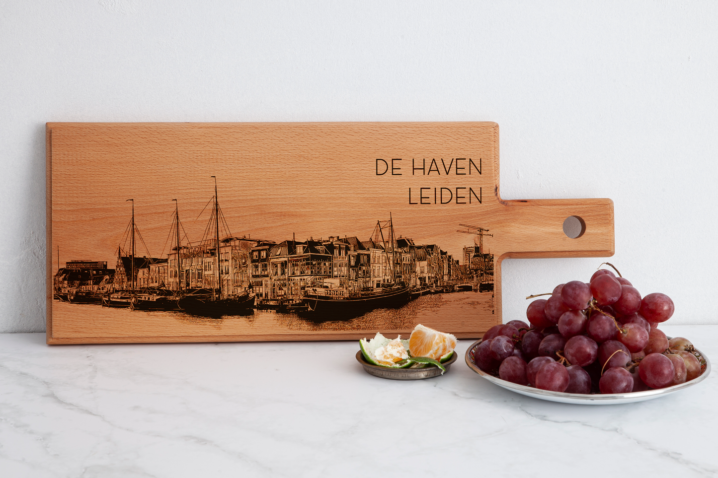 Leiden, De Haven, medium serving board, on countertop