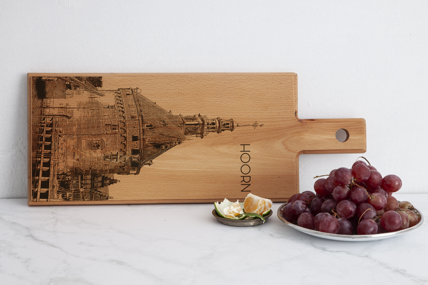 Hoorn – De Hoofdtoren – Wooden Serving Board (49 × 17 cm)