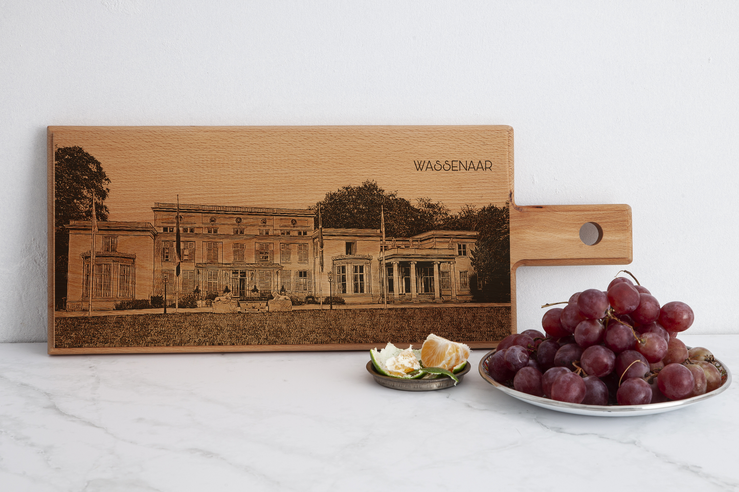 Wassenaar Raadhuis De Paauw Wooden Serving Board – 49 x 17 cm