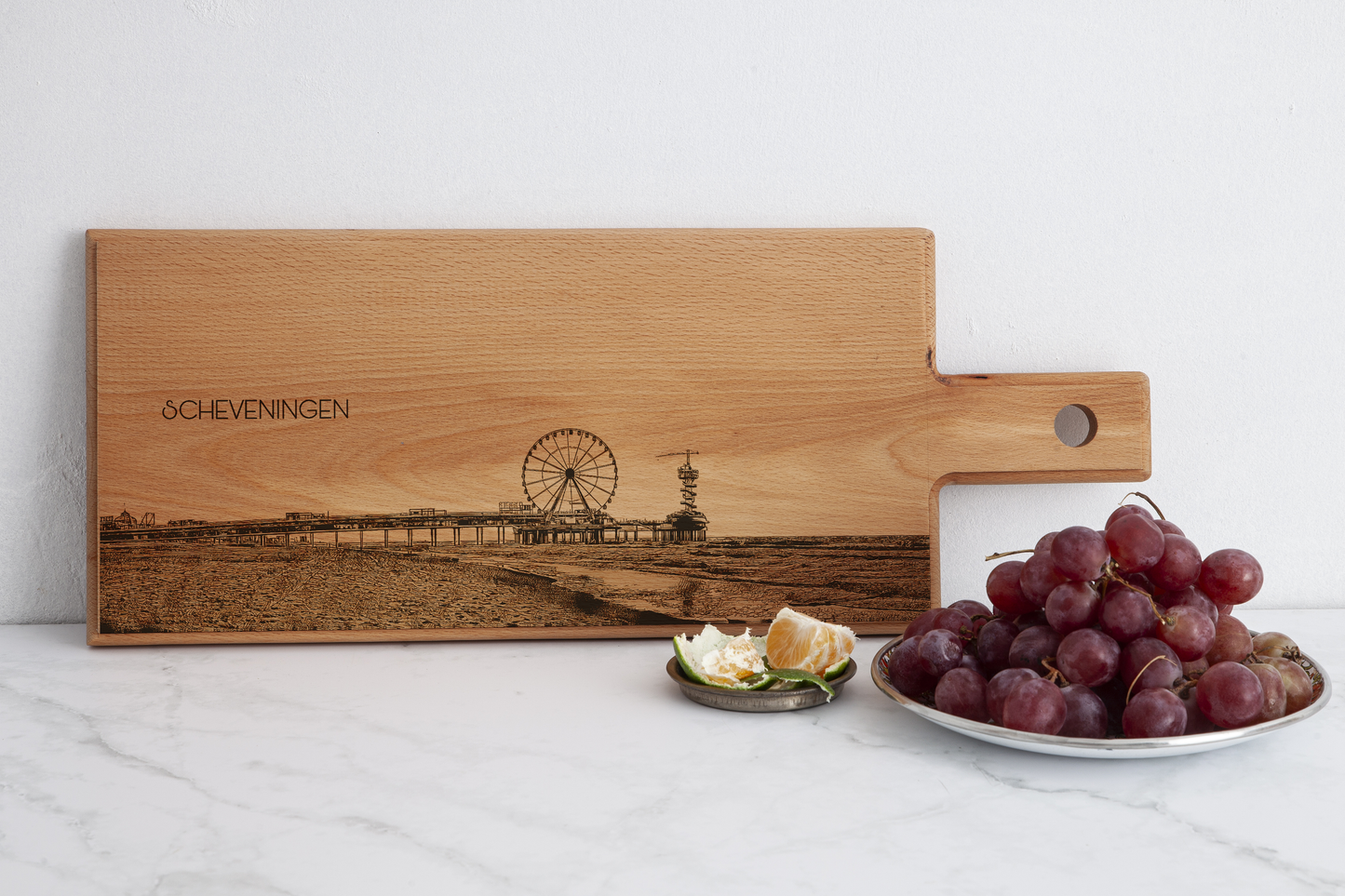 Scheveningen De Pier – Houten Serveerplank (49 × 17 cm)