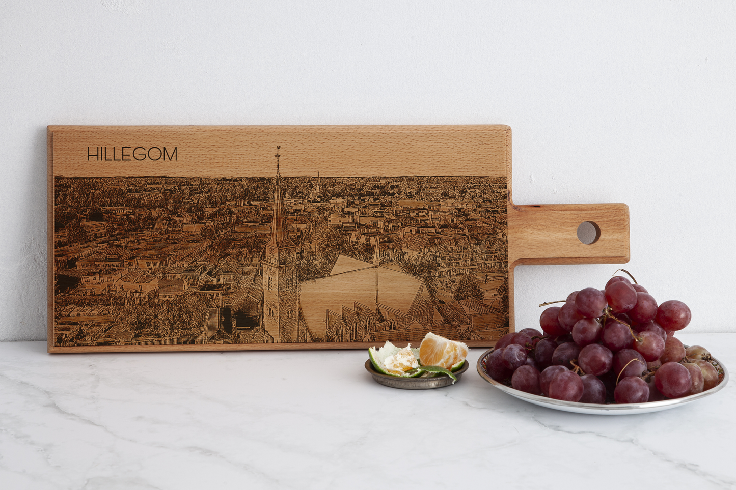 Hillegom Skyline – Houten Serveerplank (49 × 17 cm)