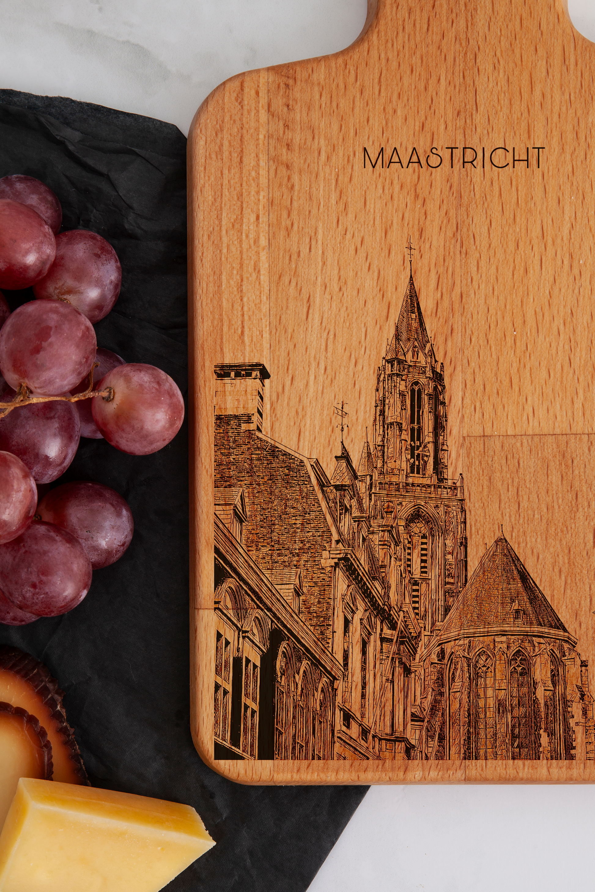 Maastricht, Sint-Janskerk, cheese board, close-up