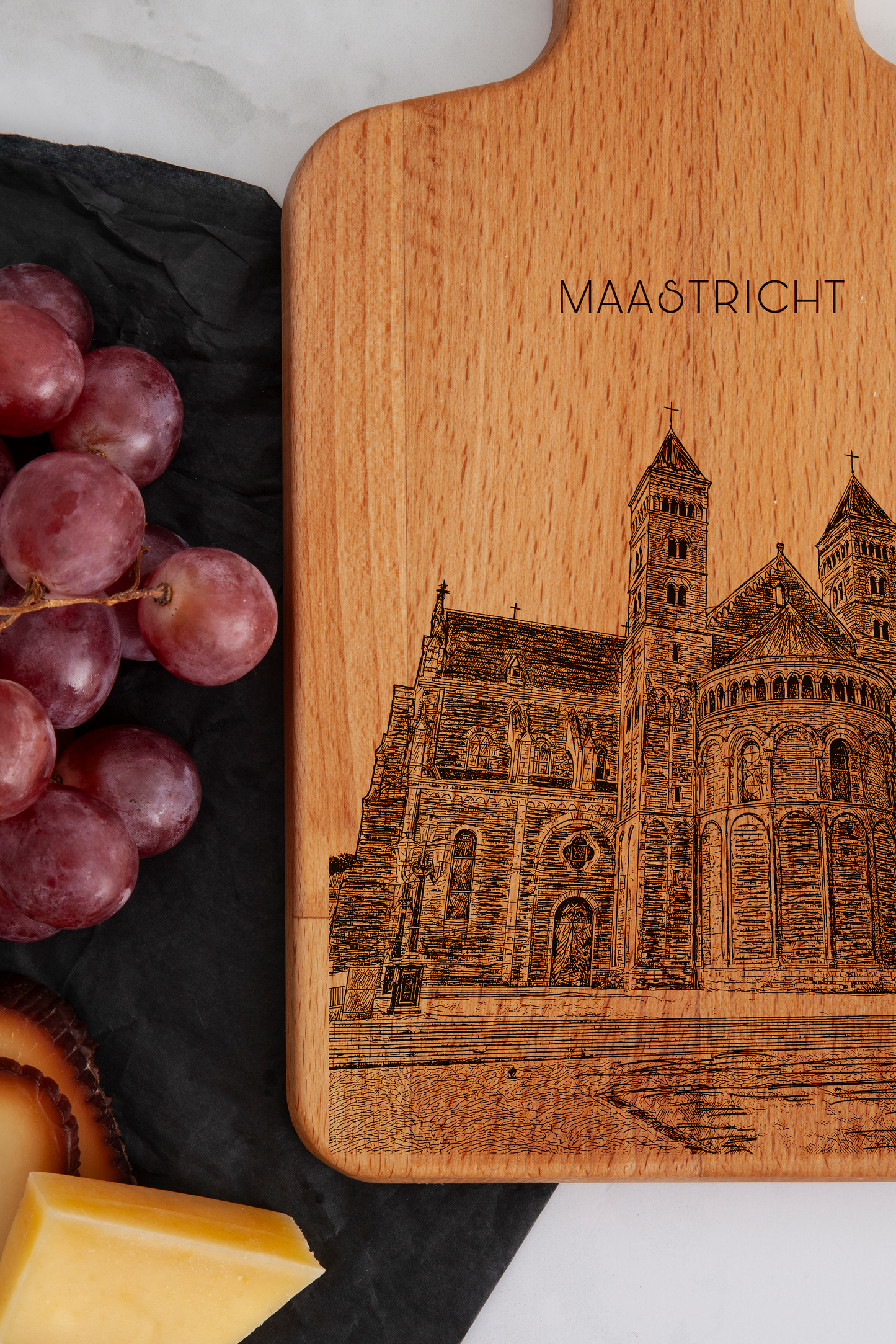 Maastricht, Basiliek Van Sint Servaas, cheese board, close-up