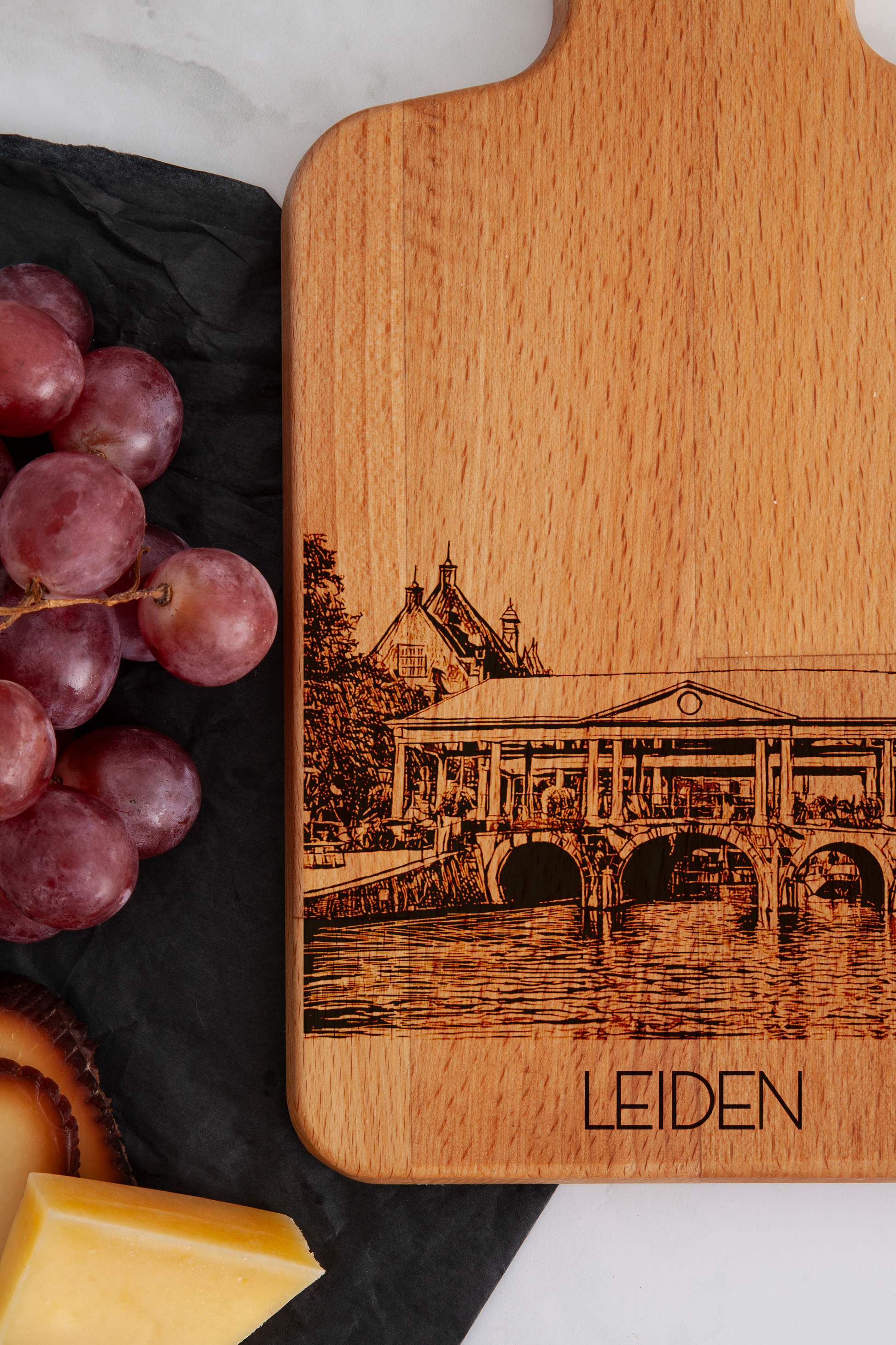 Leiden, Koornbrug, cheese board, close-up