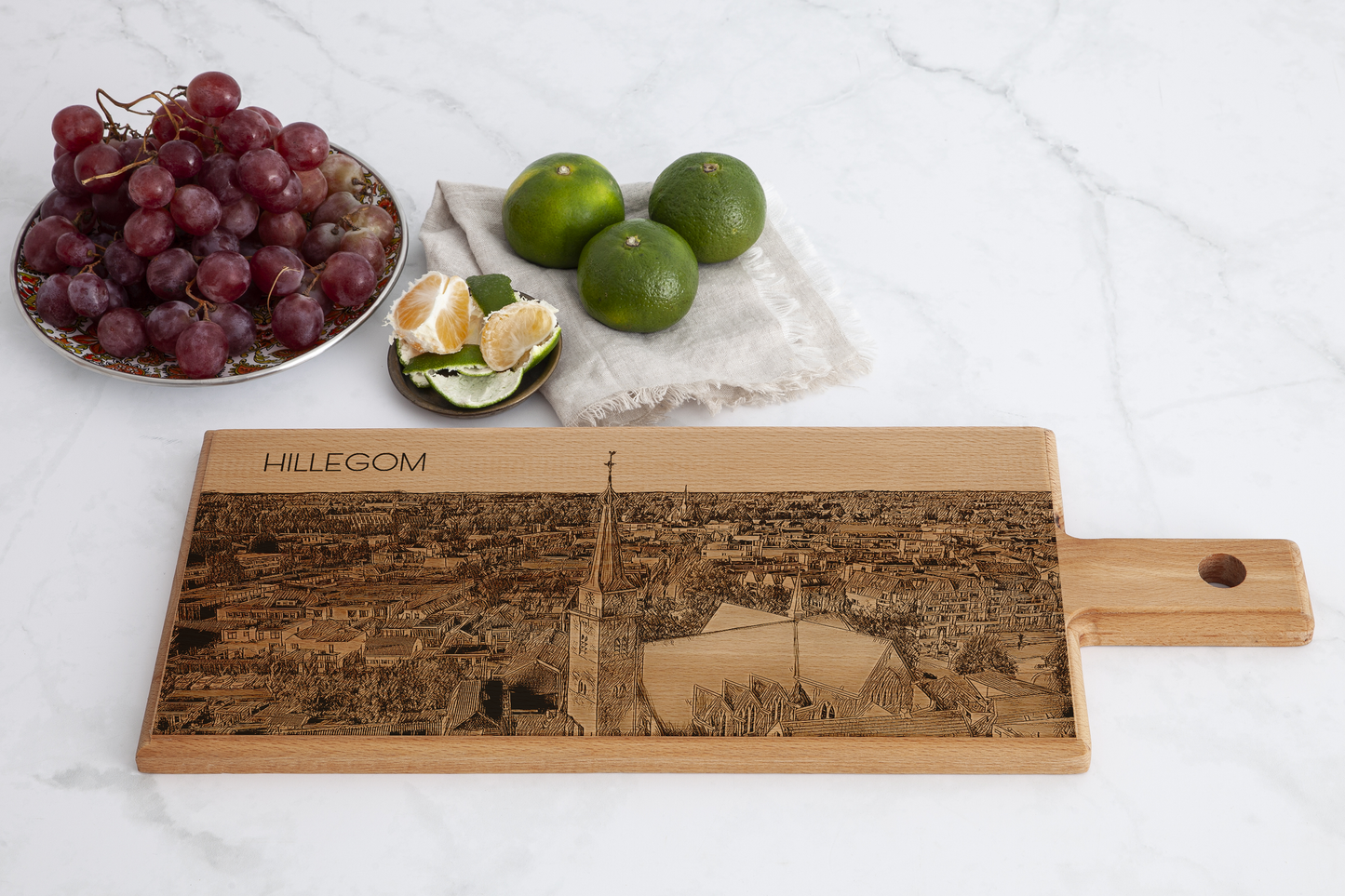 Hillegom Skyline – Houten Serveerplank (49 × 17 cm)