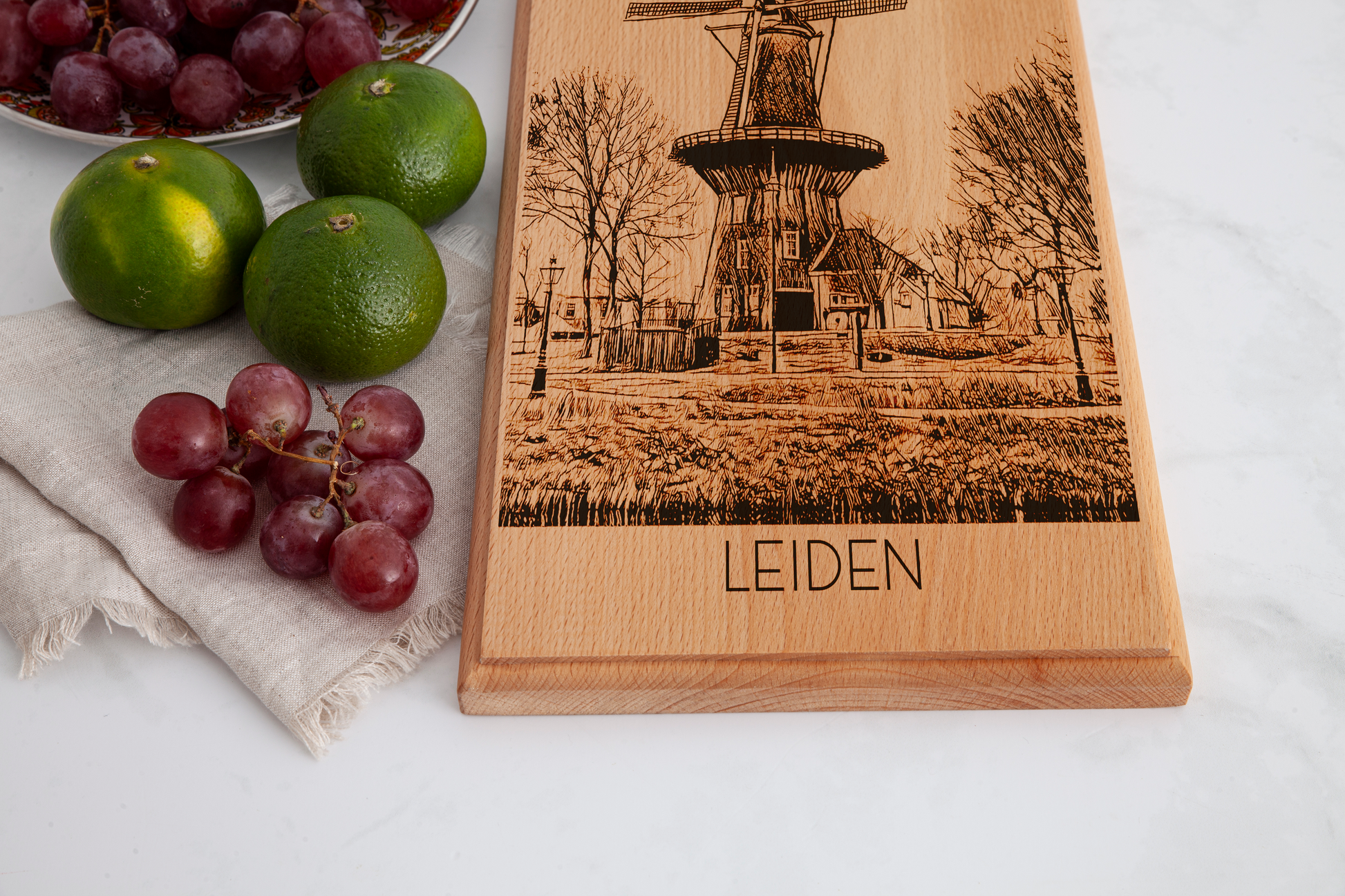 Leiden, Molen De Valk, medium serving board, wood grain