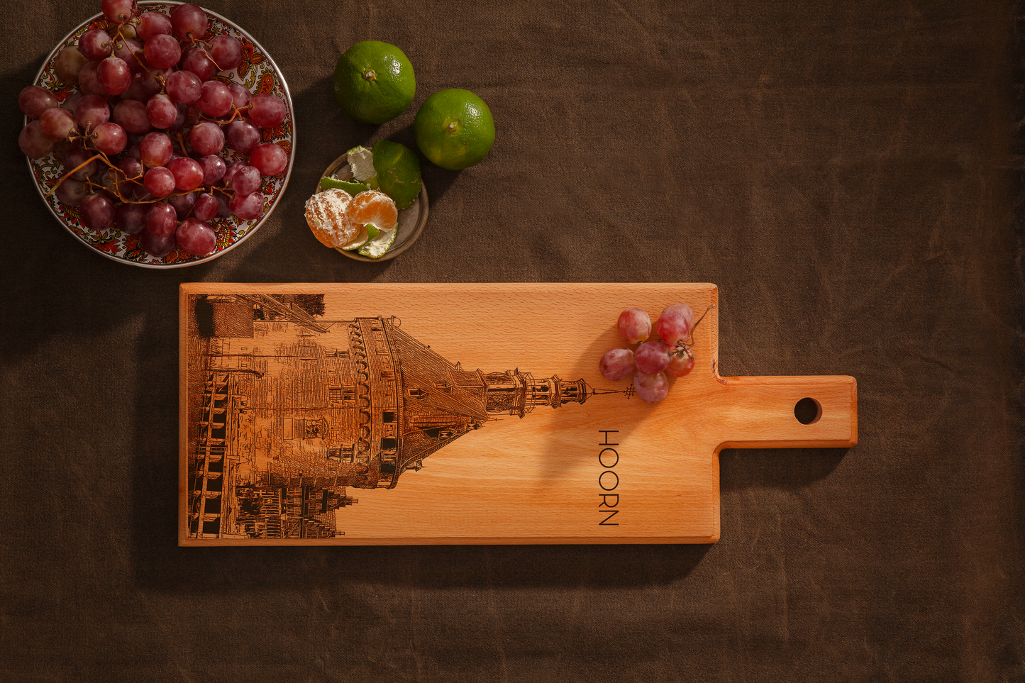 Hoorn – De Hoofdtoren – Wooden Serving Board (49 × 17 cm)