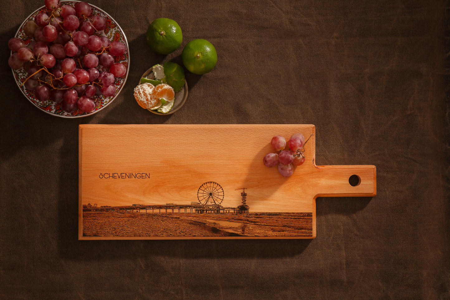 Scheveningen De Pier – Houten Serveerplank (49 × 17 cm)