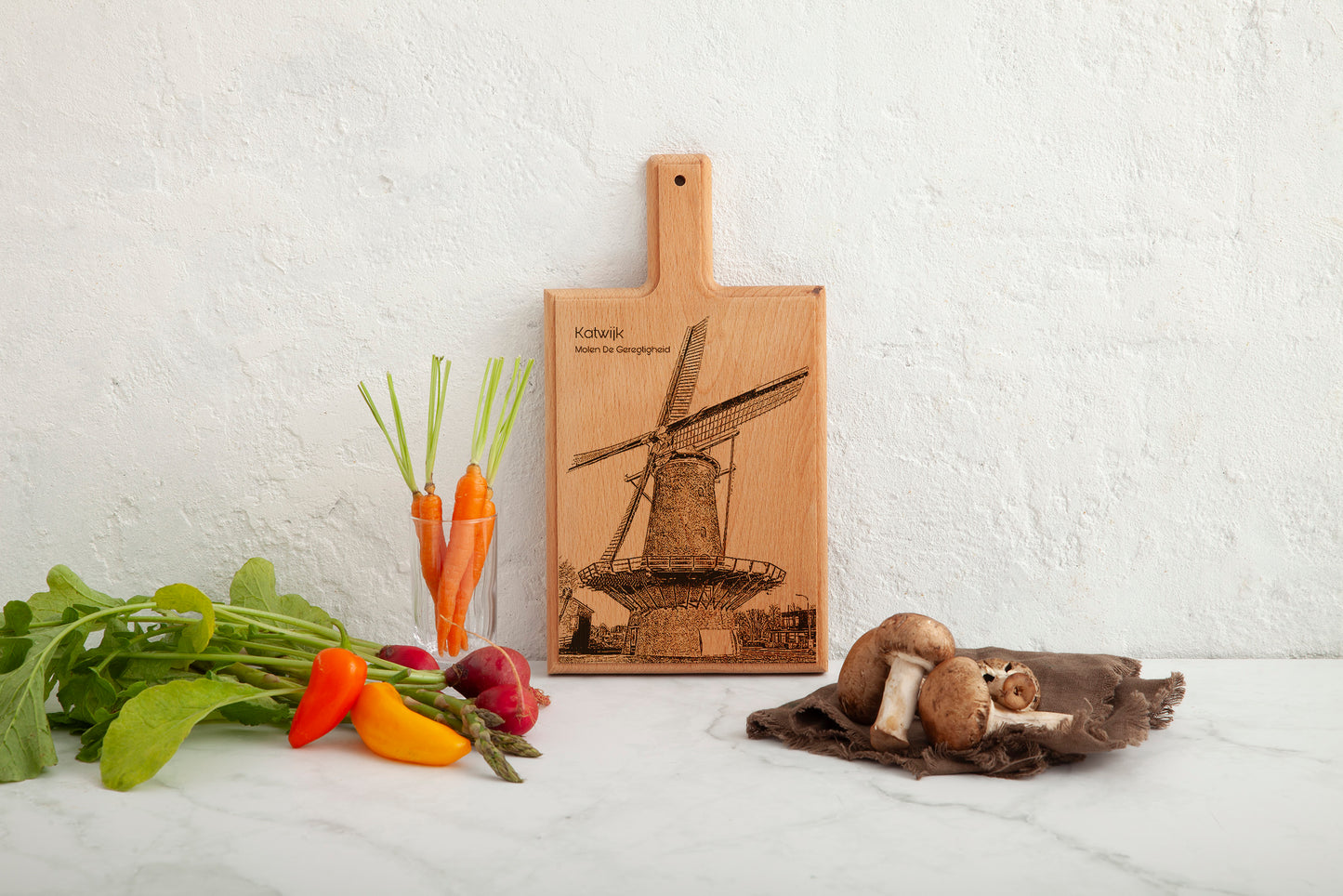 Katwijk – Molen De Geregtigheid Wooden Cheese Board (28 × 15 cm)