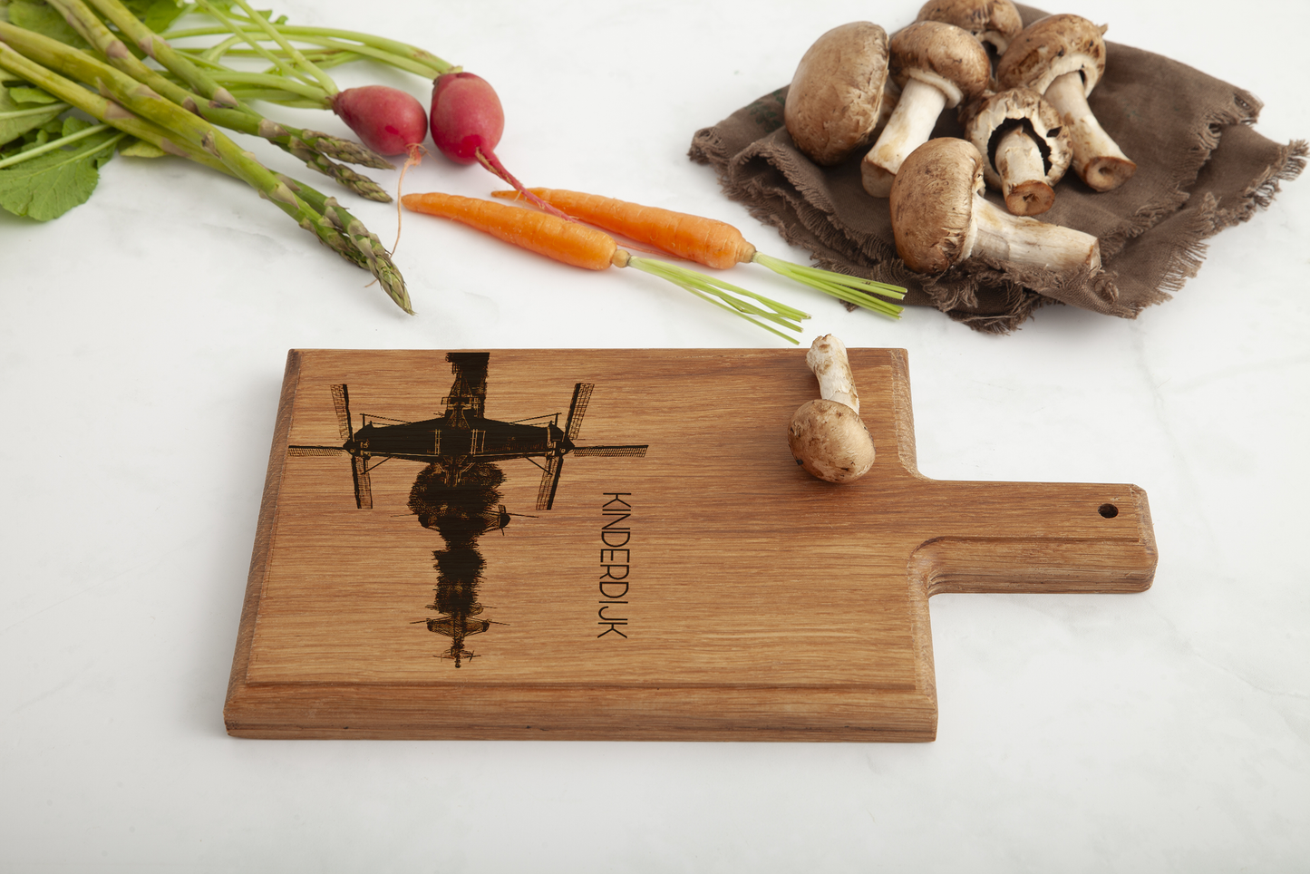 Kinderdijk Windmills – Handmade Beechwood Serving & Cheese Board (28 × 15 cm)