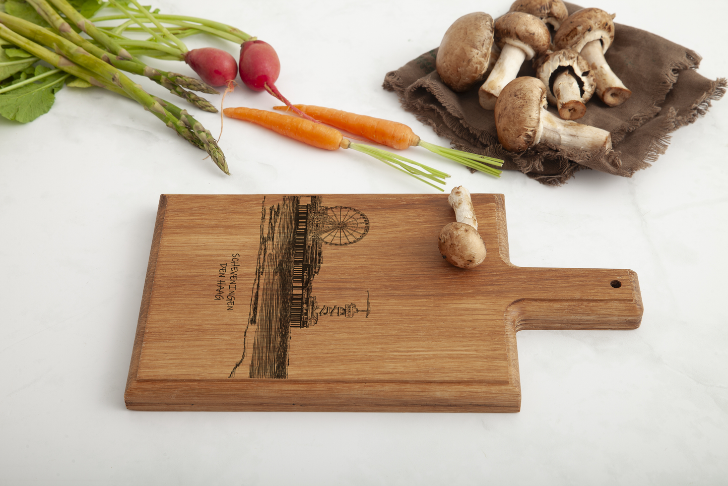 Scheveningen De Pier – Handgemaakte Beukenhouten Serveer- & Kaasplank (28 × 15 cm)