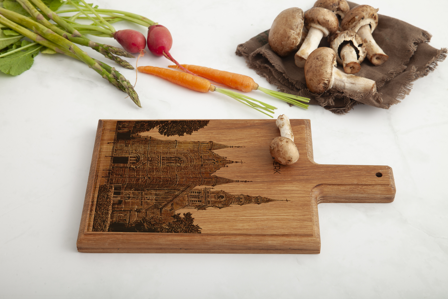 Heemskerk Sint-Laurentiuskerk – Handmade Beechwood Serving & Cheese Board (28 × 15 cm)