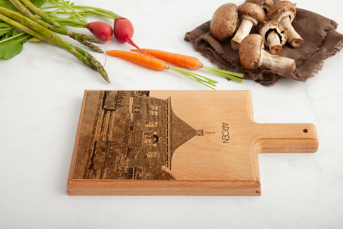 Arcen – Historic Town Hall Wooden Cheese Board Souvenir (28 × 15 cm)