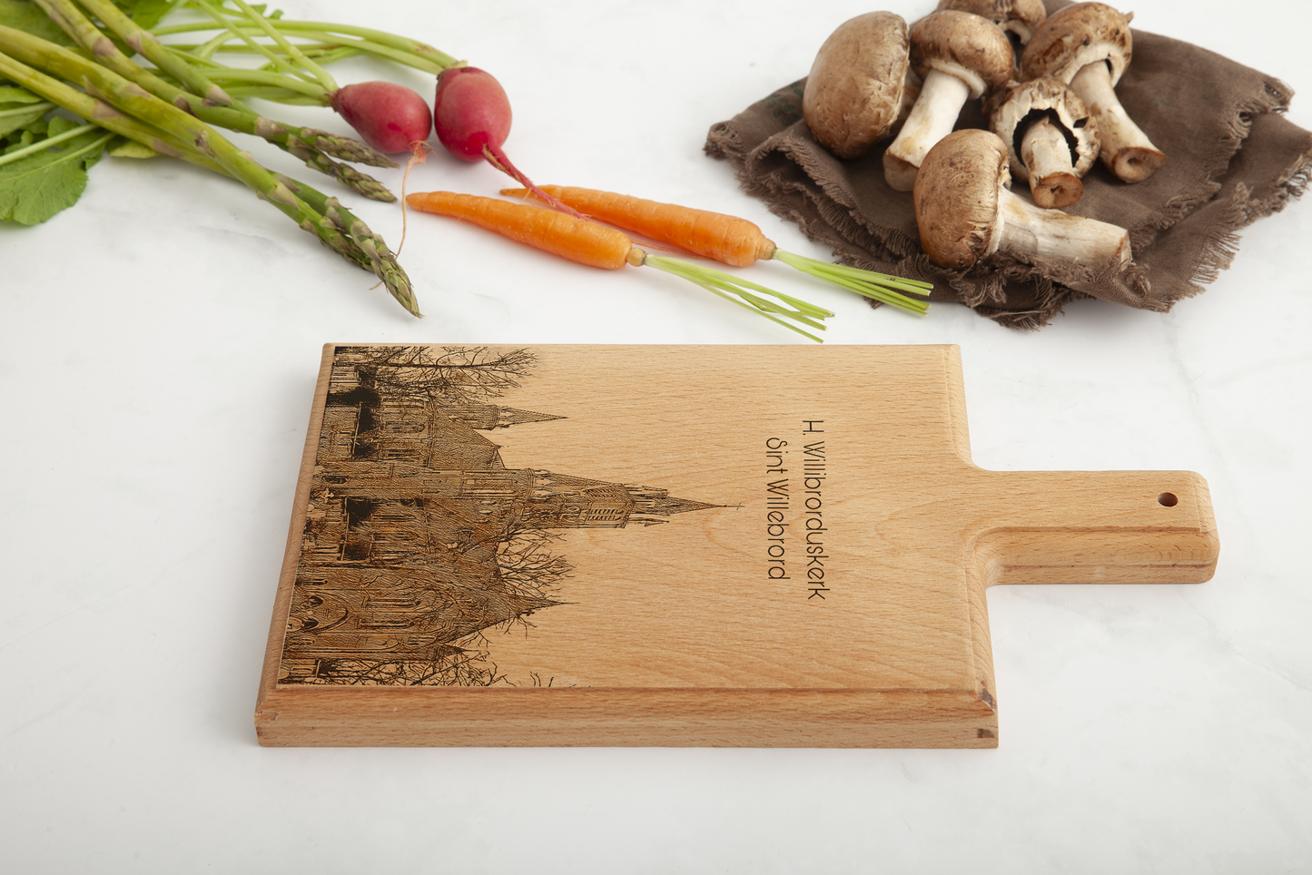 Sint Willebrord – Handmade Beechwood Serving & Cheese Board (28 × 15 cm)