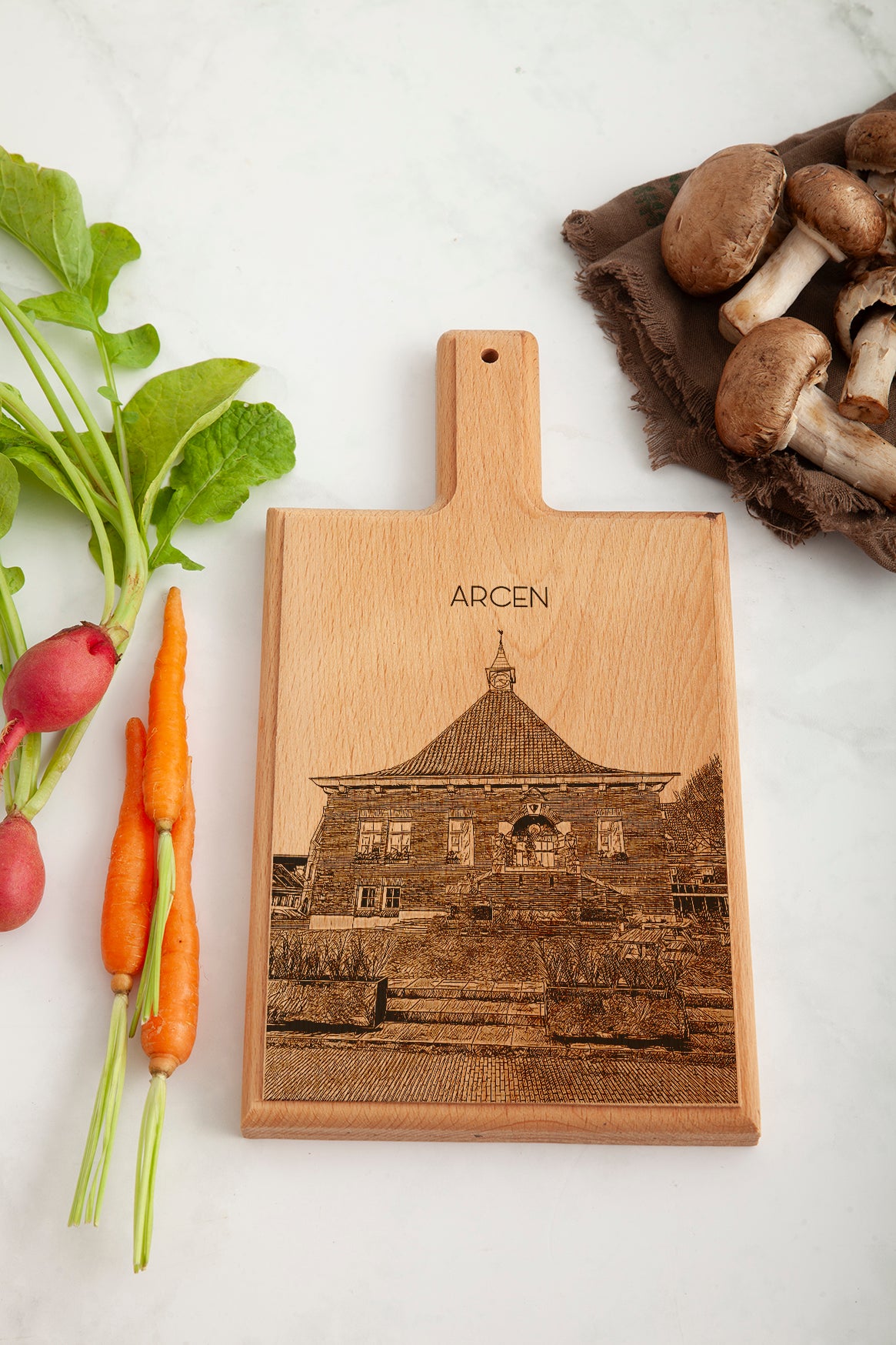 Arcen – Historic Town Hall Wooden Cheese Board Souvenir (28 × 15 cm)