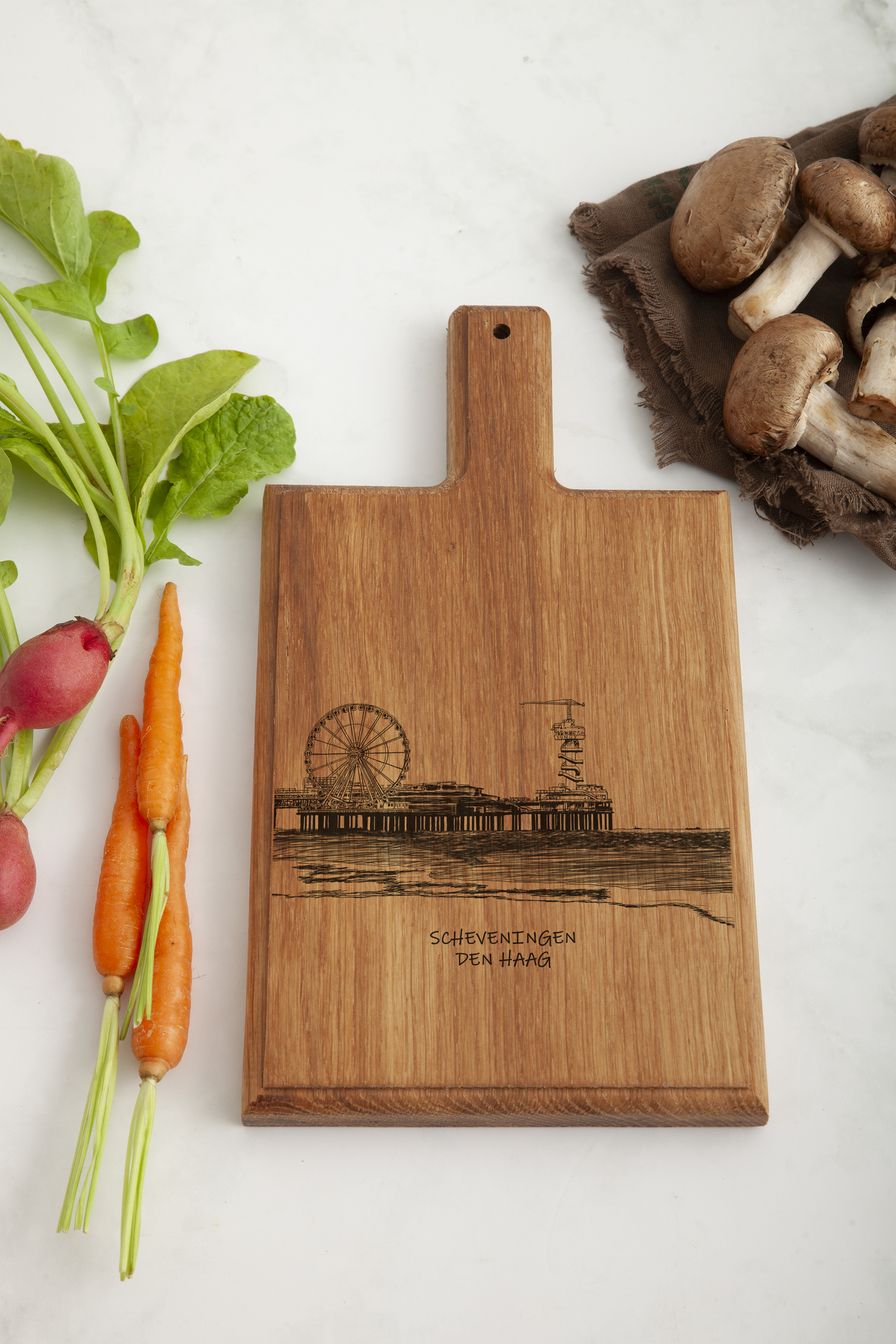 Scheveningen De Pier – Handgemaakte Beukenhouten Serveer- & Kaasplank (28 × 15 cm)