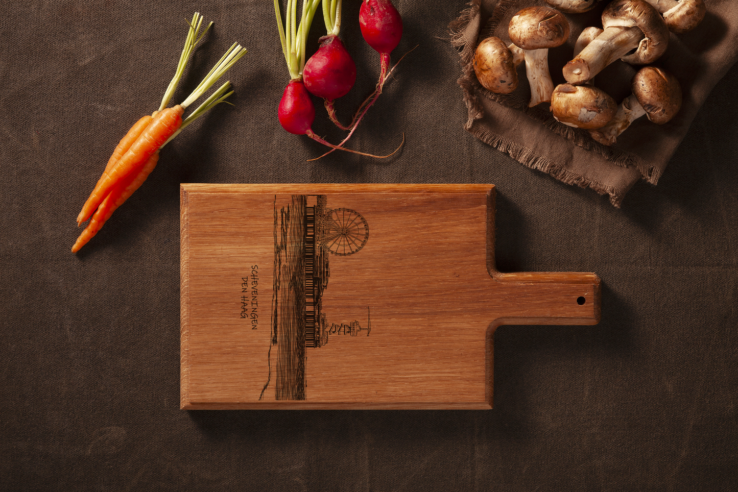 Scheveningen De Pier – Handgemaakte Beukenhouten Serveer- & Kaasplank (28 × 15 cm)